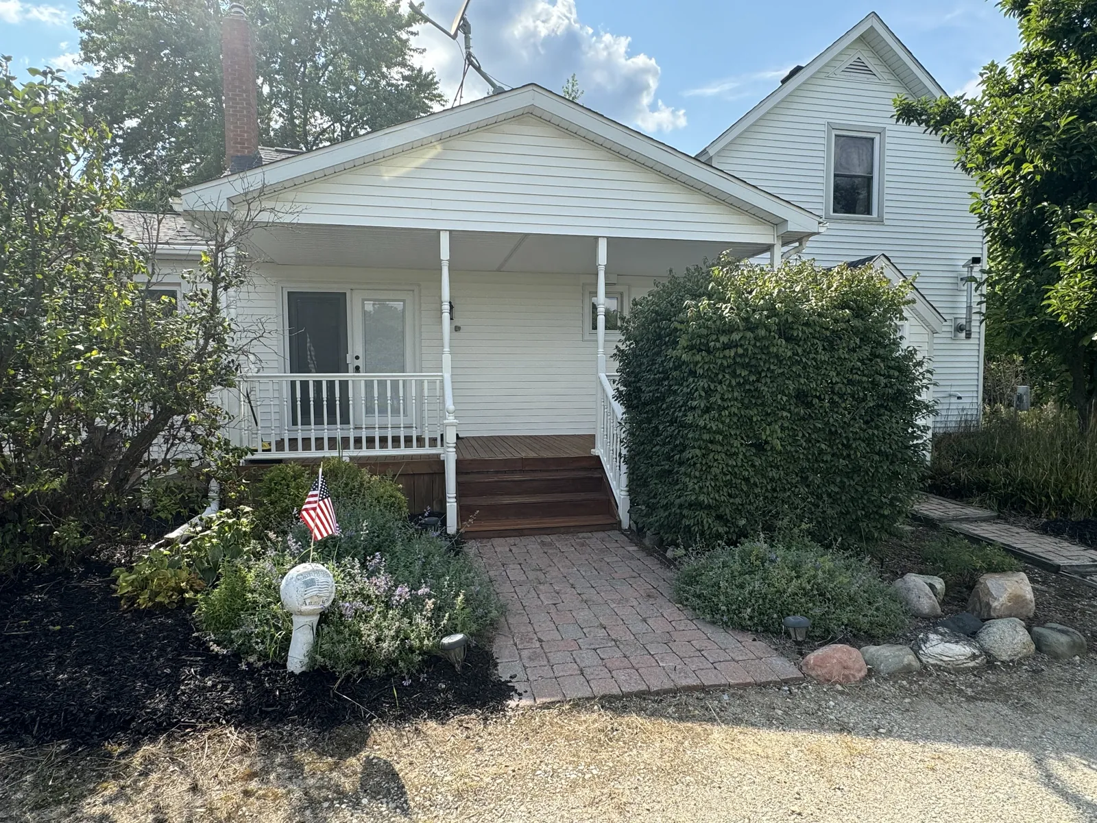 1405 E Blackmore Road, Mayville: farmhouse with porch
