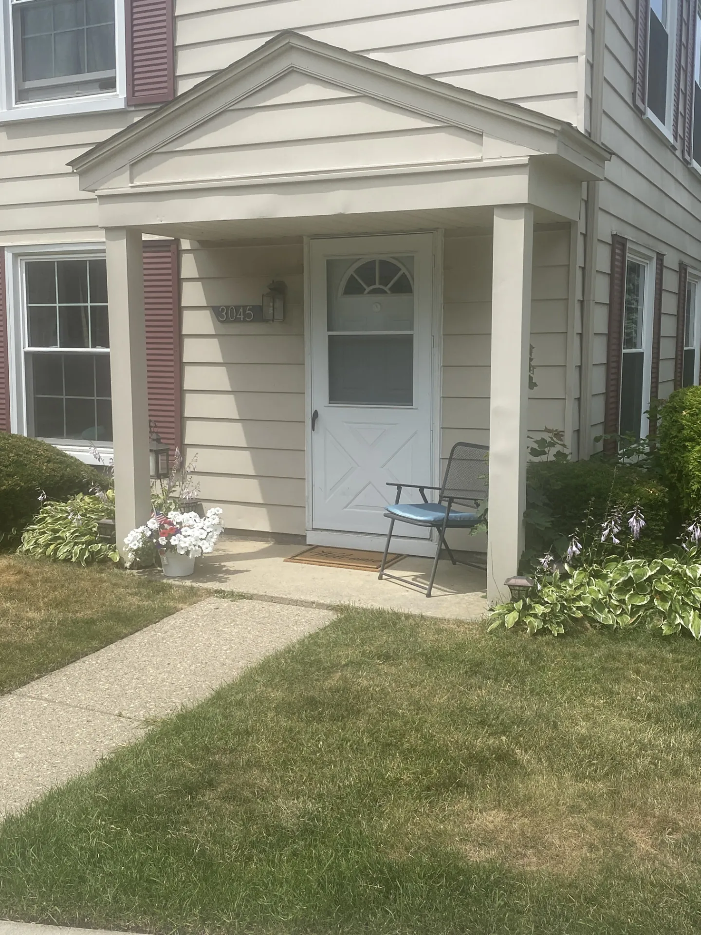 3045 Oakridge, Orion Township: condo entrance