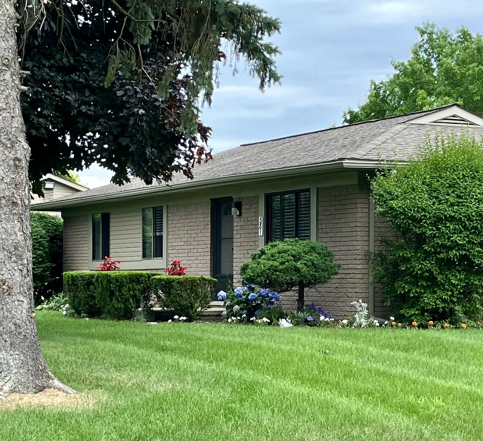 381 W Drahner Road, Oxford: brick ranch condo